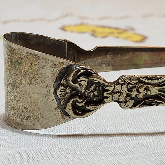 Vintage Silverplated Ice Tongs Sugar Cube Tongs Scrollwork & 6 Claw Bird Feet 7' - Picture 2 of 16